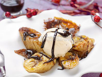 COMIDA DE NAVIDAD.<br />Postre: <br /> Plátano asado con helado de vainilla y chocolate templado