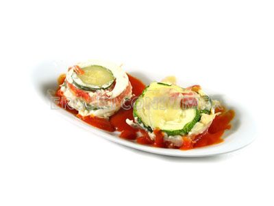 Cazuela de calabacín con jamón serrano, requesón y tomate