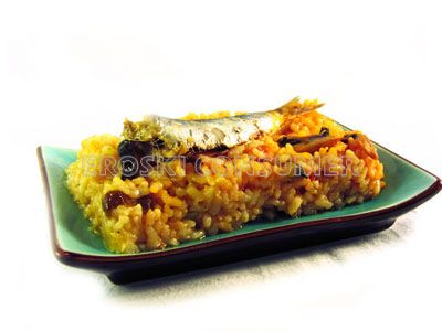 Paella con verduras y sardinas